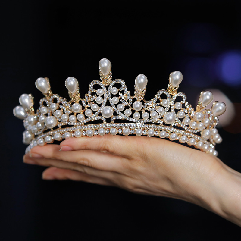 Bridal Headwear with a Gold Colour Ladies Exquisite Wedding Crown Classic Birthday Tiaras