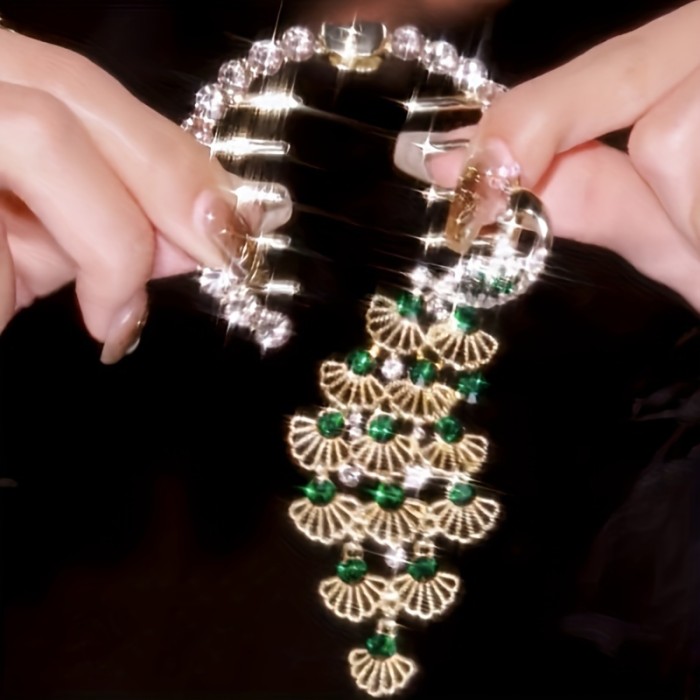 Elegant Peacock Hair Clip - Sparkling Metal Bun Holder for Women & Girls, Perfect for Valentine's Day, New Year's Parties & Photo Props