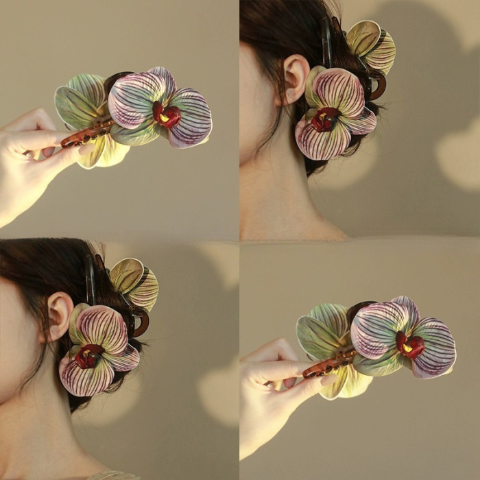 Women's Elegant Floral Claw Hair Clip - Butterfly-like flower design with Grip, Non-Slip Hairpin for Updos, Formal Events, Everyday Hairstyles - Green Floral Hair Accessory for Women, Hairstyle Enhancer, Sophisticated Hairpiece, Detailed Craftsmanship, Fashion Lovers