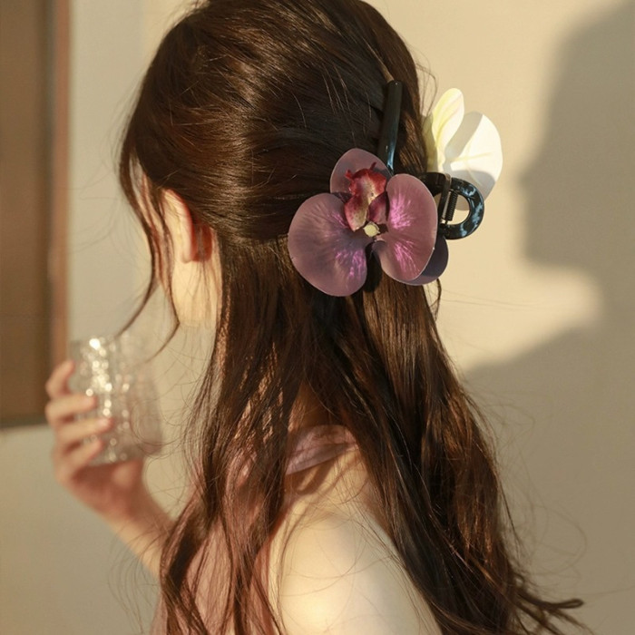 Women's Elegant Floral Claw Hair Clip - Butterfly-like flower design with Grip, Non-Slip Hairpin for Updos, Formal Events, Everyday Hairstyles - Green Floral Hair Accessory for Women, Hairstyle Enhancer, Sophisticated Hairpiece, Detailed Craftsmanship, Fashion Lovers