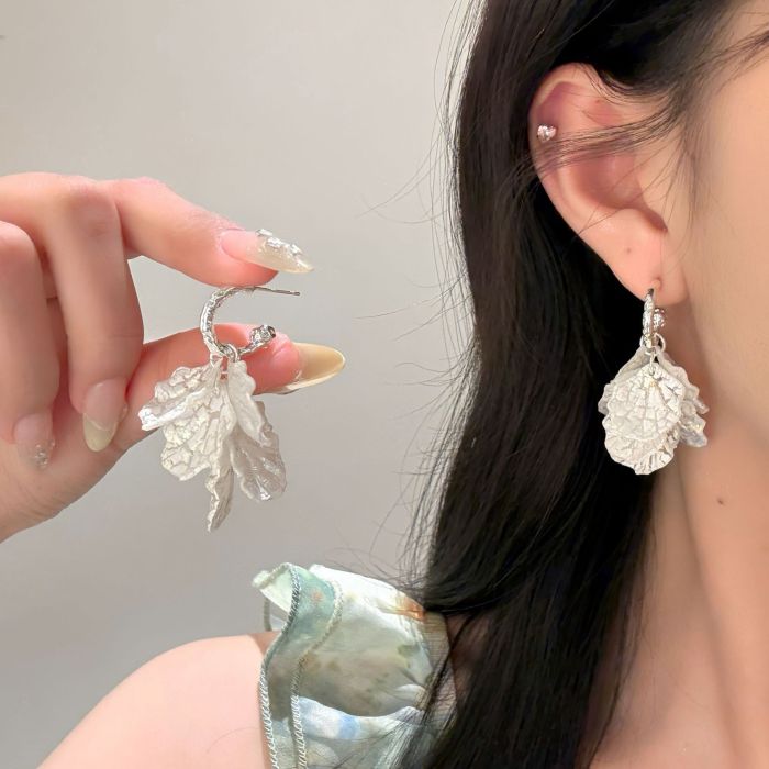 Exquisite White Color Shell Flower Long Tassel Earrings for Women Ins Style Statement Plant Elegant Ear Jewelry Accessories