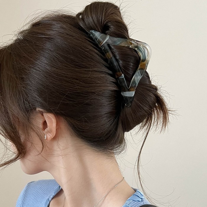 Large Retro Leopard Print Hair Clip with Bowknot - Color-Blocked Tortoiseshell-like Shell Design, Vintage Elegant Hair Accessory for Women