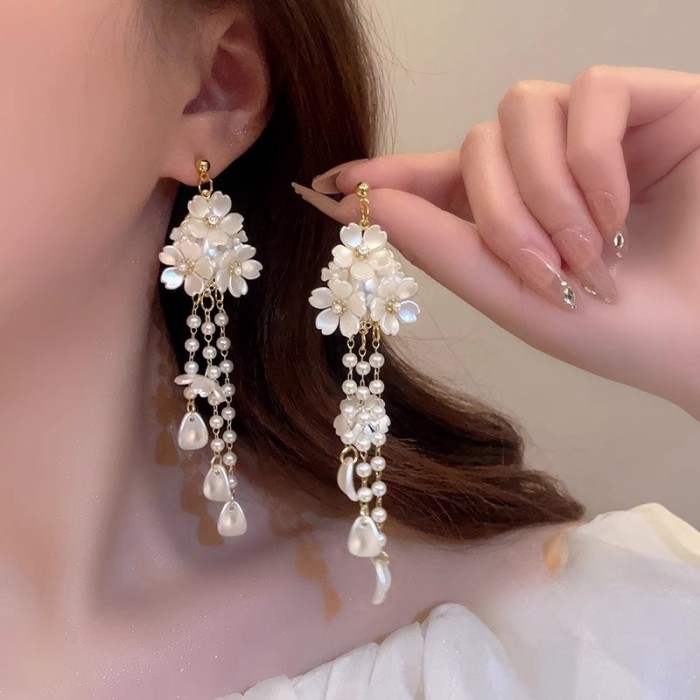 Exquisite White Color Shell Flower Long Tassel Earrings for Women Ins Style Statement Plant Elegant Ear Jewelry Accessories