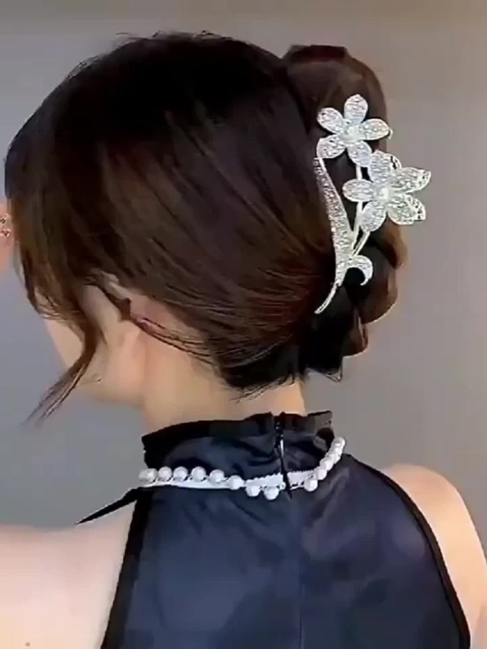 2025 New Elegant Rhinestone & Flower Hair Claw Clip - Large Sparkling Floral Hair Accessory for Women, Korean Style Bun Updo Clip for Valentine's Day, Weddings, Parties (Luxury Versatile Hair Clip), Cute Hair Accessories, Formal Hairstyle, Bridal Hairpiece