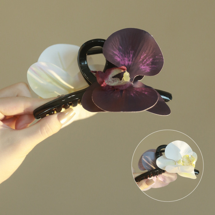 Women's Elegant Floral Claw Hair Clip - Butterfly-like flower design with Grip, Non-Slip Hairpin for Updos, Formal Events, Everyday Hairstyles - Green Floral Hair Accessory for Women, Hairstyle Enhancer, Sophisticated Hairpiece, Detailed Craftsmanship, Fashion Lovers