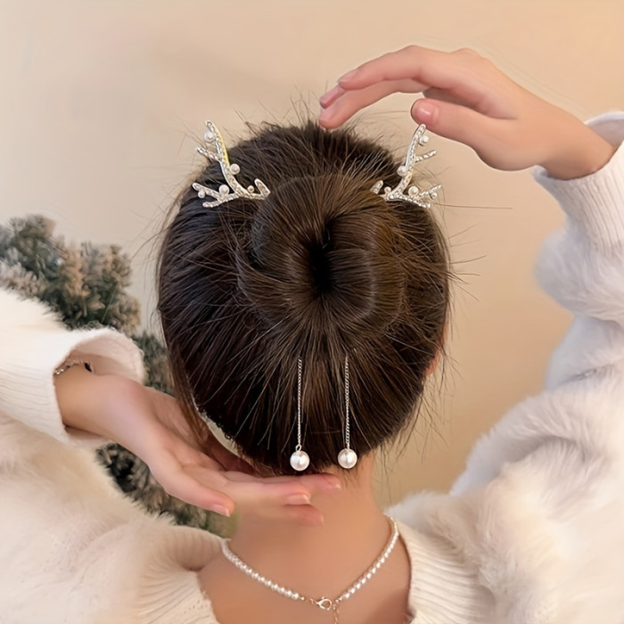 Single elegant Christmas reindeer horn hairpin with rhinestone round base and red berry detail - festive headpiece for women and s over 14 years old, Christmas hair accessory, Seasonal Fashion, Holiday Hairpin, Stylish Holiday Clip, Delicate Craftsmanship, Decorative Hair Clip, Holiday Headwear, Teen Holiday Wear