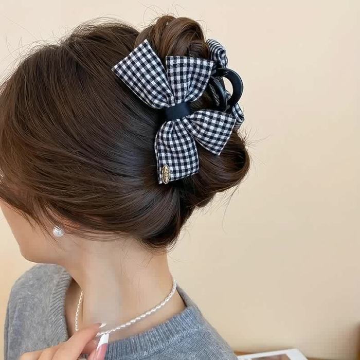 Elegant Hair Clip Elegant Double-Sided Gingham Bow Acrylic Hair Clip - Medium Size Black & White Checkered Hair Claw Clip for Women, Secure Hold for Casual & Formal Hairstyles, Sleek Design, Single