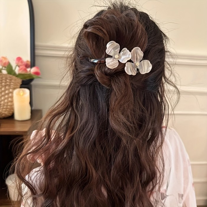 🌸4pcs Elegant Flower Twist Hair Clips ✨ Durable No-Damage Hairpins for Women’s Updos & Daily Styles