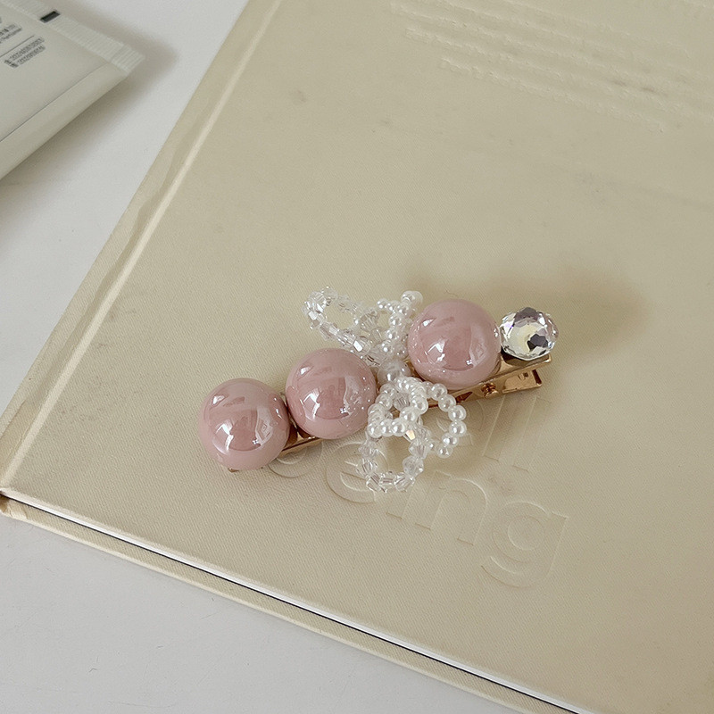 Elegant Pearl & Bow Hair Clip for Women - Retro Duck Bill Design, Metallic Finish, Secure Hold for Updos, Ponytails, Buns - Versatile Hair Accessory for Casual & Formal Events, Cute Hair Clips, Bunmaking Accessory, Sophisticated Style, Metallic Finish Clip