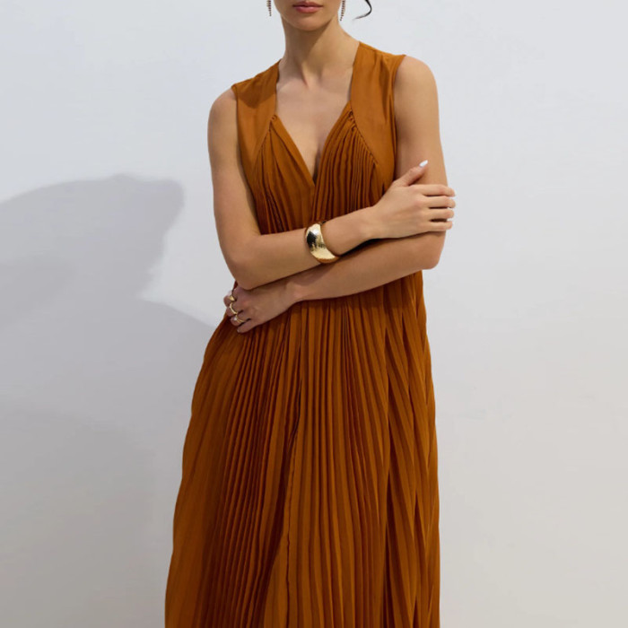 Women's V-neck Pleated Robe Dress Sexy Sleeveless Hollow Out Summer Camisole Dress Simple Solid Color Vacation Swing Long Dress
