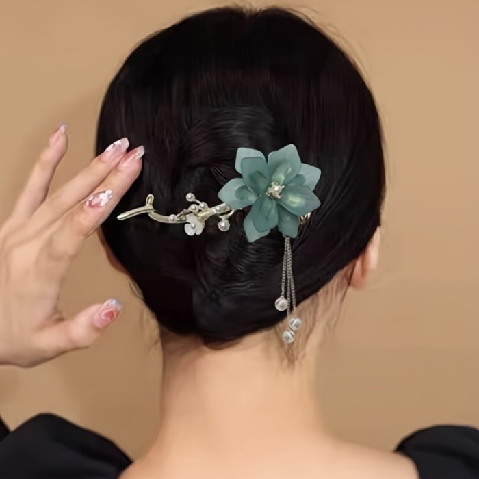 Vintage Lily Hairpin 🌿 | Green Lily-of-the-Valley Clip with Tassel & Beaded Elegance