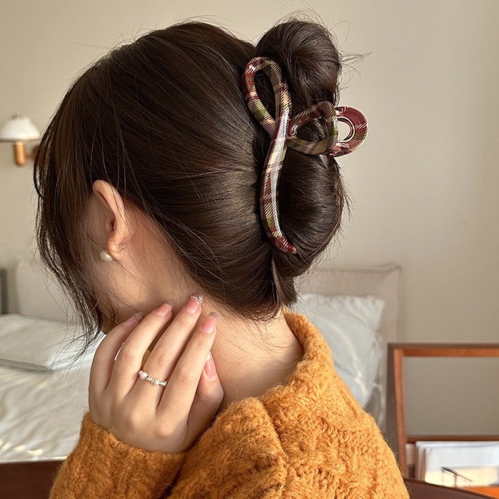 ✨ Large Plaid Shark Clip 🍂 | Elegant Red & Green Hair Accessory for Updos & Buns