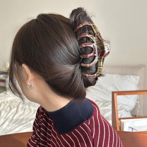 Large Korean Hair Clip - Elegant Red & Green Plaid Shark Grip, Secure Hold for Updos, Ponytails, Buns - Autumn Winter Hairstyle Accessories for Women, Formal & Everyday Events, Ponytail Holder, Sophisticated Design, Highend Texture, Decorative Hairpiece, Fashion Lovers
