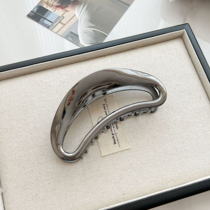 Elegant Metal Shark Hair Clip ✨ | Intricate Design with Secure Hold