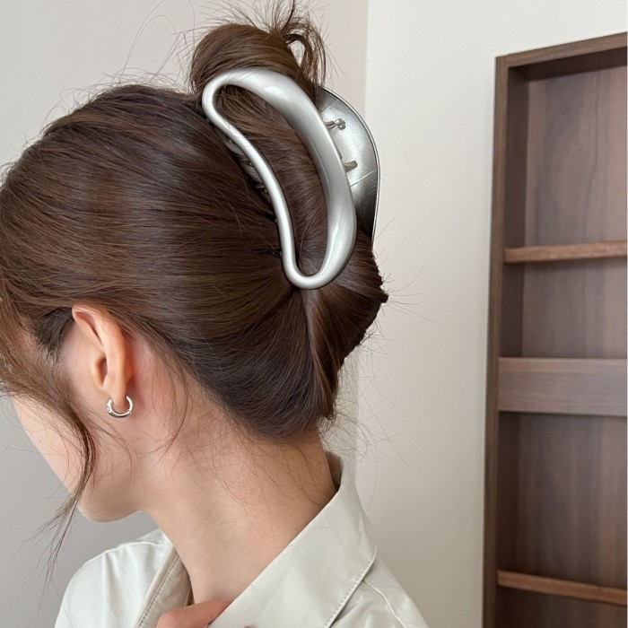 Elegant Metal Shark Hair Clip ✨ | Intricate Design with Secure Hold