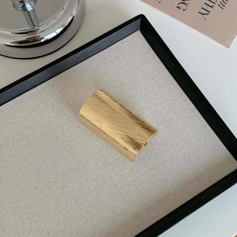 Minimalist Metal Hair Clip - Heavy-Duty Cylinder Hair Grab Clip with Non-Slip Grip, for Ponytails, Buns, Updos - Elegant Metallic Finish for Everyday & Formal Hairstyles - Durable Hair Clamp for Women & Men, Hairstyle Accessory, Sleek Design, Sturdy Construction, Professional Hairstyling