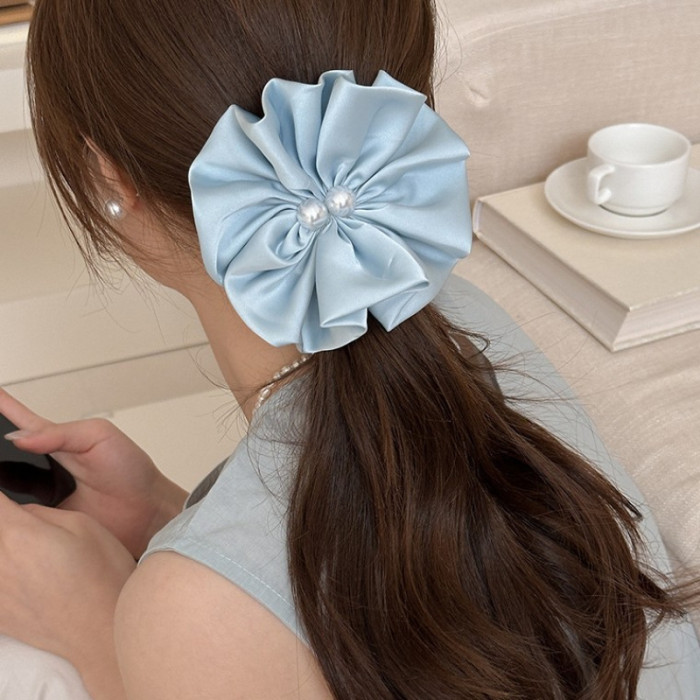 🌸 Elegant Pearl Satin Flower Hair Clip – Soft Pleated Round Design for Weddings & Parties 🌸