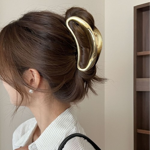Elegant Metal Shark Hair Clip ✨ | Intricate Design with Secure Hold
