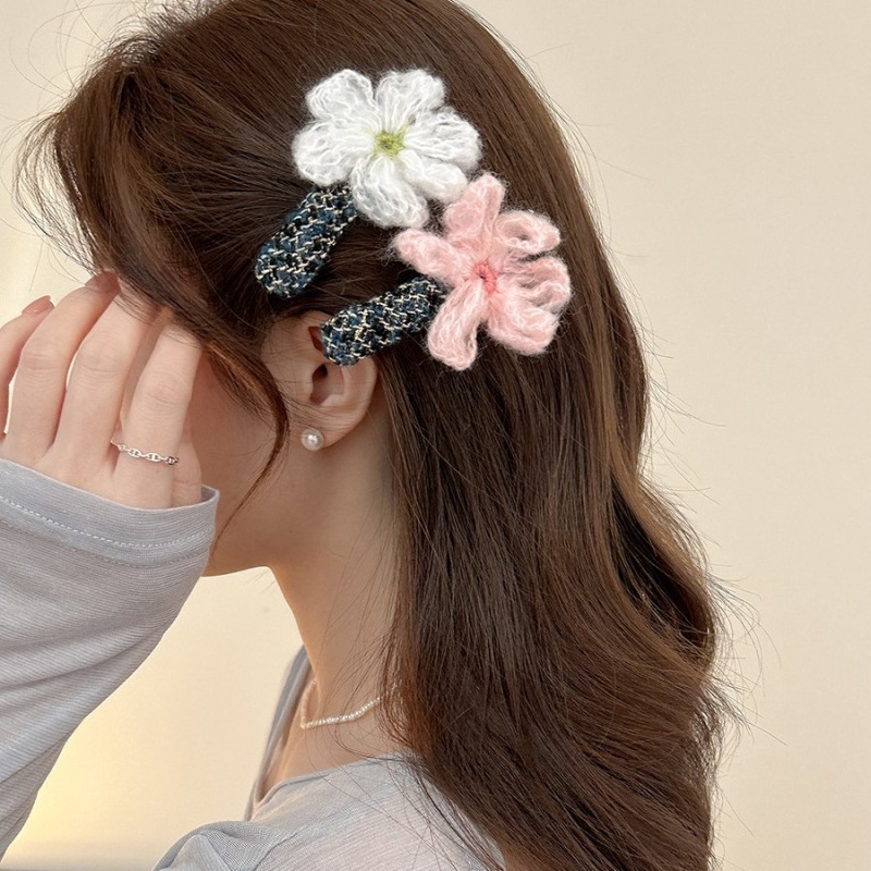 Single Retro Knitted Flower Hair Clip for Women - Japanese Style Sweet & Cute Side Bangs Duckbill Clip, Pastel Floral Hair Accessory for Casual & Formal Occasions