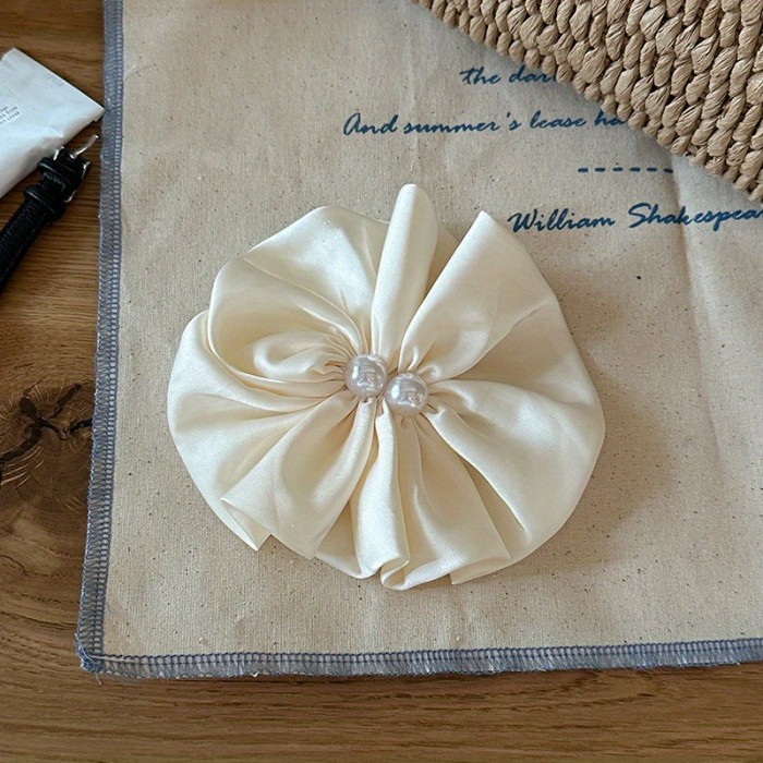 🌸 Elegant Pearl Satin Flower Hair Clip – Soft Pleated Round Design for Weddings & Parties 🌸