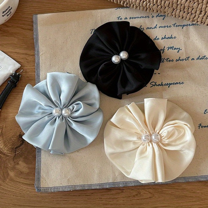 🌸 Elegant Pearl Satin Flower Hair Clip – Soft Pleated Round Design for Weddings & Parties 🌸