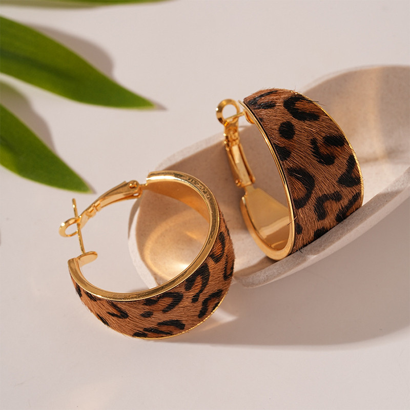 Vintage Leopard Print Hoop Earrings Women Fashion Style Flocked Autumn Winter Circle Ear Cuff Statement Jewelry Daily Wear Gifts