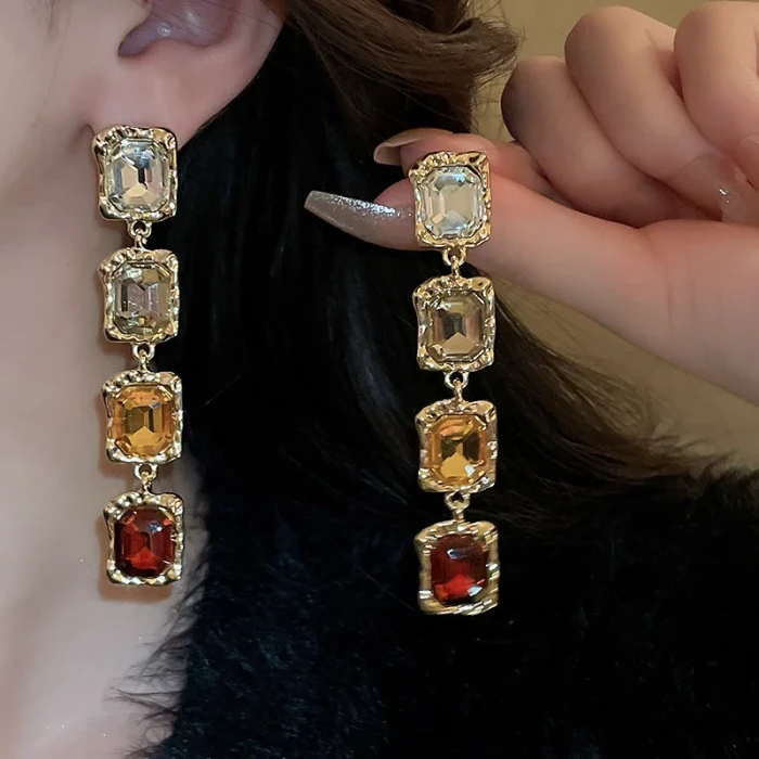 Light Luxury Inlaid Rhinestone Geometric Necklace Earring Set for Women Vintage Maillard New Sweater Chain Fashion Jewelry