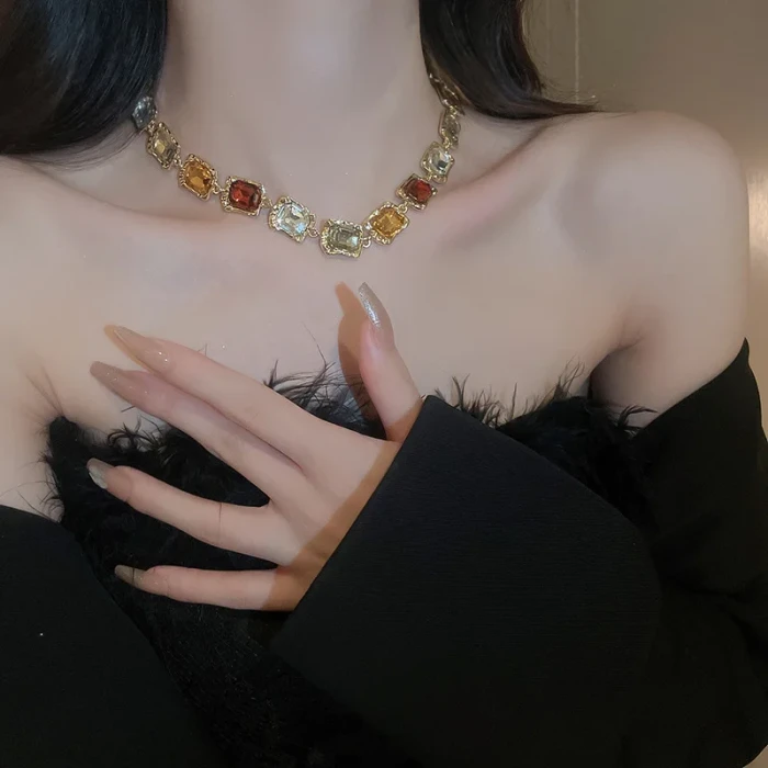 Light Luxury Inlaid Rhinestone Geometric Necklace Earring Set for Women Vintage Maillard New Sweater Chain Fashion Jewelry