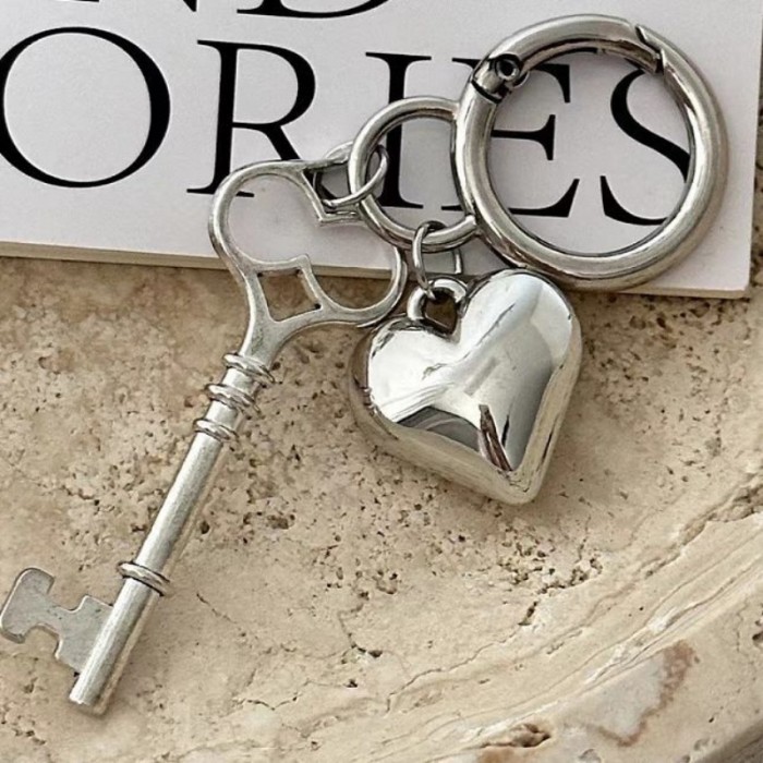 Fashion Keys and Heart Keychain Alloy Material Y2K Keyring Jewelry Heart Keyring Handbag Accessories for Women Girls Dropship