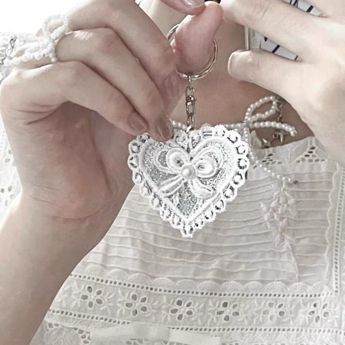 Y2K Lace Love Cherry Mirror Keychain Vintage Mini Folding Double Sided Cosmetic Mirror Keyring Sweet Cool Bag Pendant Girl Gift