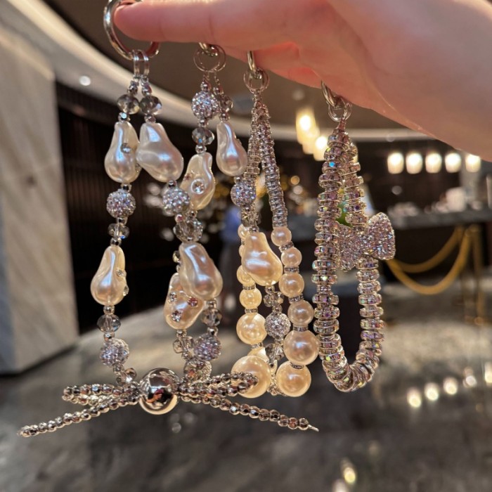 Luxury Pearl Crystal Bead Key Chains Charm Rhinestone Lanyard for Iphone Samsung Universal Accessories Jewelry Anti-Lost Pendant