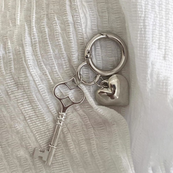 Fashion Keys and Heart Keychain Alloy Material Y2K Keyring Jewelry Heart Keyring Handbag Accessories for Women Girls Dropship