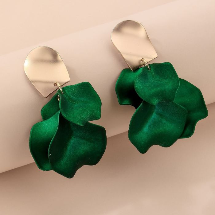 Exquisite Rose Petal Dangle Earrings – Luxury-Inspired Alloy Jewelry ✨