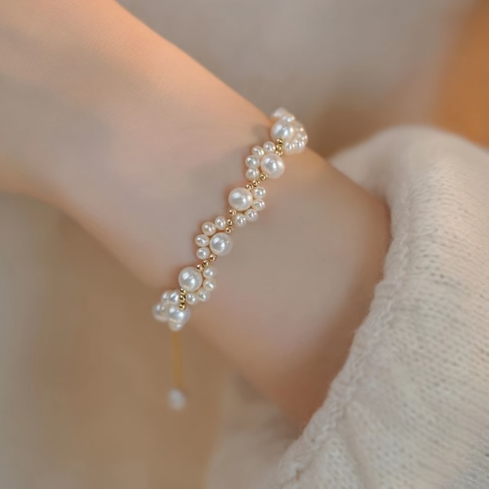 A Sweet And Exquisite Faux Pearl Cat Paw Bracelet for Women, Featuring a High-End Design That Is Versatile And Fashionable.