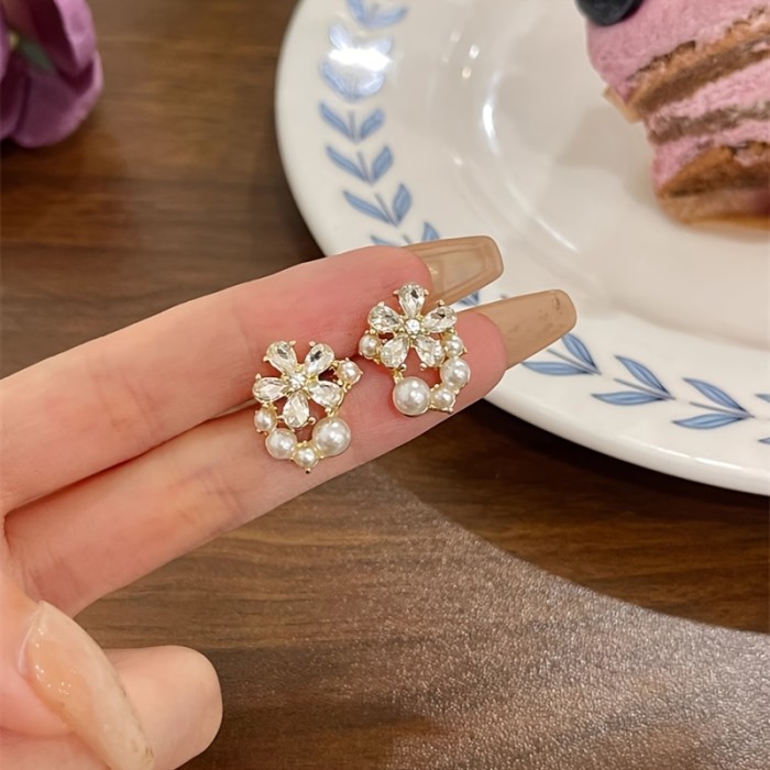 A Pair of Exquisite And Elegant Cherry Blossom Imitation Pearl Earrings, Suitable for Women to Wear on Various Occasions Such As Daily Life, Parties, Proms, Travel, Vacations, Music Festivals, And Weddings, Making Them a Perfect Gift for Girlfriends