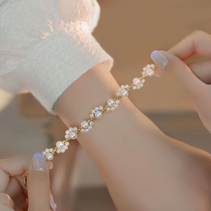 A Sweet And Exquisite Faux Pearl Cat Paw Bracelet for Women, Featuring a High-End Design That Is Versatile And Fashionable.