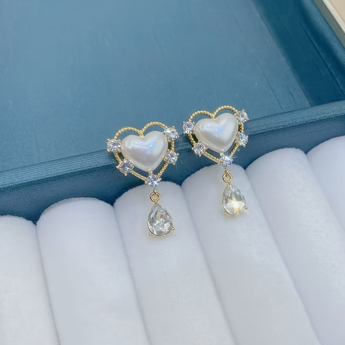 Vintage Court-Style Hollow Heart Pearl Earrings ✨