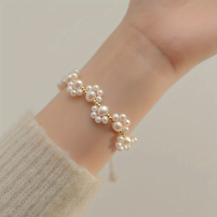 A Sweet And Exquisite Faux Pearl Cat Paw Bracelet for Women, Featuring a High-End Design That Is Versatile And Fashionable.