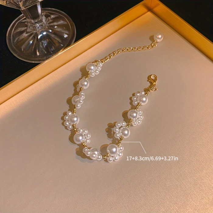 A Sweet And Exquisite Faux Pearl Cat Paw Bracelet for Women, Featuring a High-End Design That Is Versatile And Fashionable.
