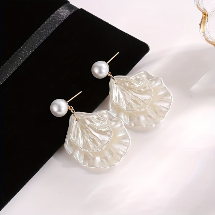 Chic Summer Shell & Pearl Dangle Earrings ✨