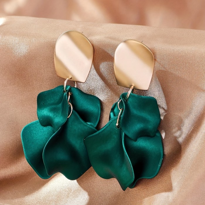 Exquisite Rose Petal Dangle Earrings – Luxury-Inspired Alloy Jewelry ✨