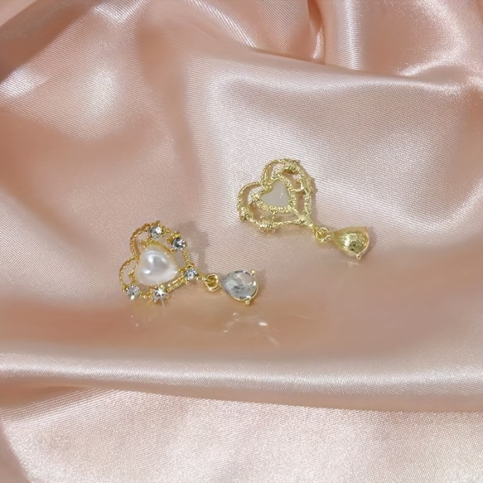 Vintage Court-Style Hollow Heart Pearl Earrings ✨