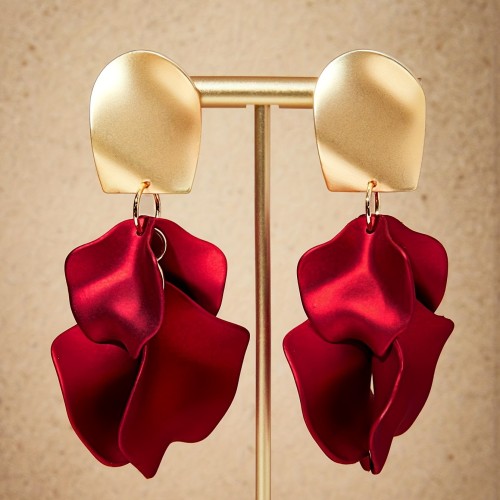 Exquisite Rose Petal Dangle Earrings – Luxury-Inspired Alloy Jewelry ✨