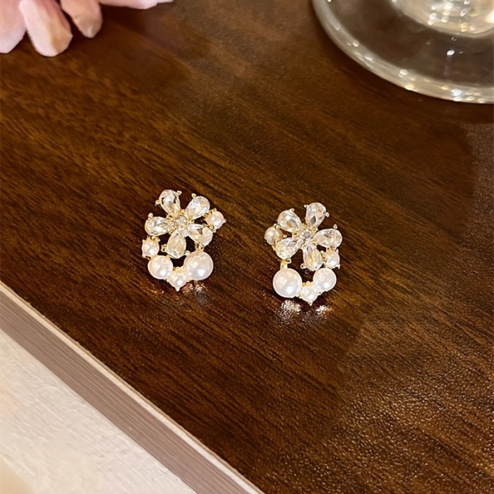 A Pair of Exquisite And Elegant Cherry Blossom Imitation Pearl Earrings, Suitable for Women to Wear on Various Occasions Such As Daily Life, Parties, Proms, Travel, Vacations, Music Festivals, And Weddings, Making Them a Perfect Gift for Girlfriends