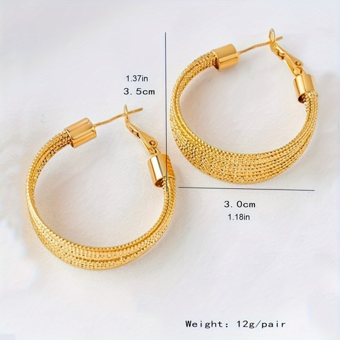 A Pair of Vintage-Style Women'S Earrings with a Geometric Iron Texture, Perfect for Holidays, Inspired by European And American Fashion
