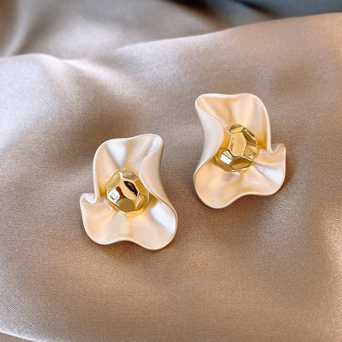 Elegant French Floral Dangle Earrings ✨