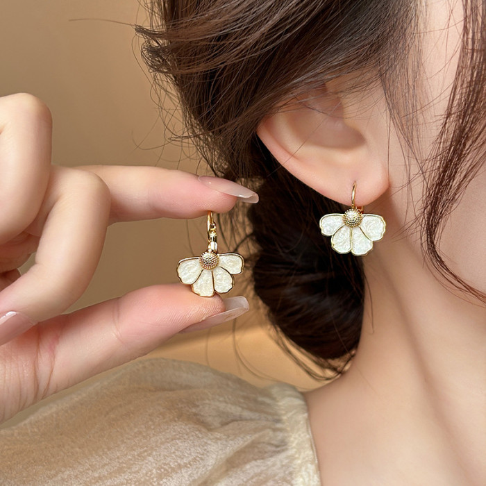 Elegant French Floral Dangle Earrings ✨