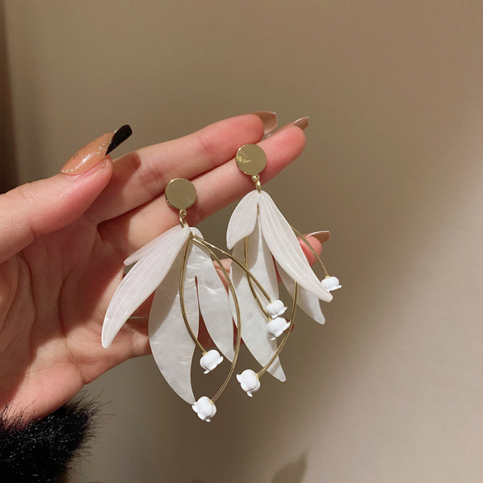 Elegant French Floral Dangle Earrings ✨