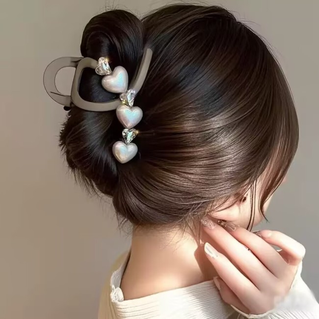 Elegant Vintage Heart Pearl & Rhinestone Hair Clip ✨