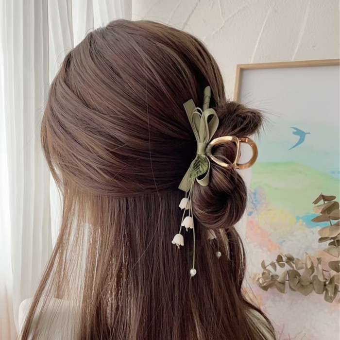 ✨ French-Style Lily of the Valley Tassel Hair Claw ✨